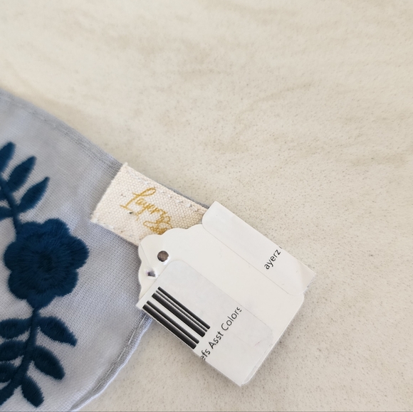 Layerz NWT Gray and Blue Paisley Embroidered Western Bandana - Picture 3 of 4